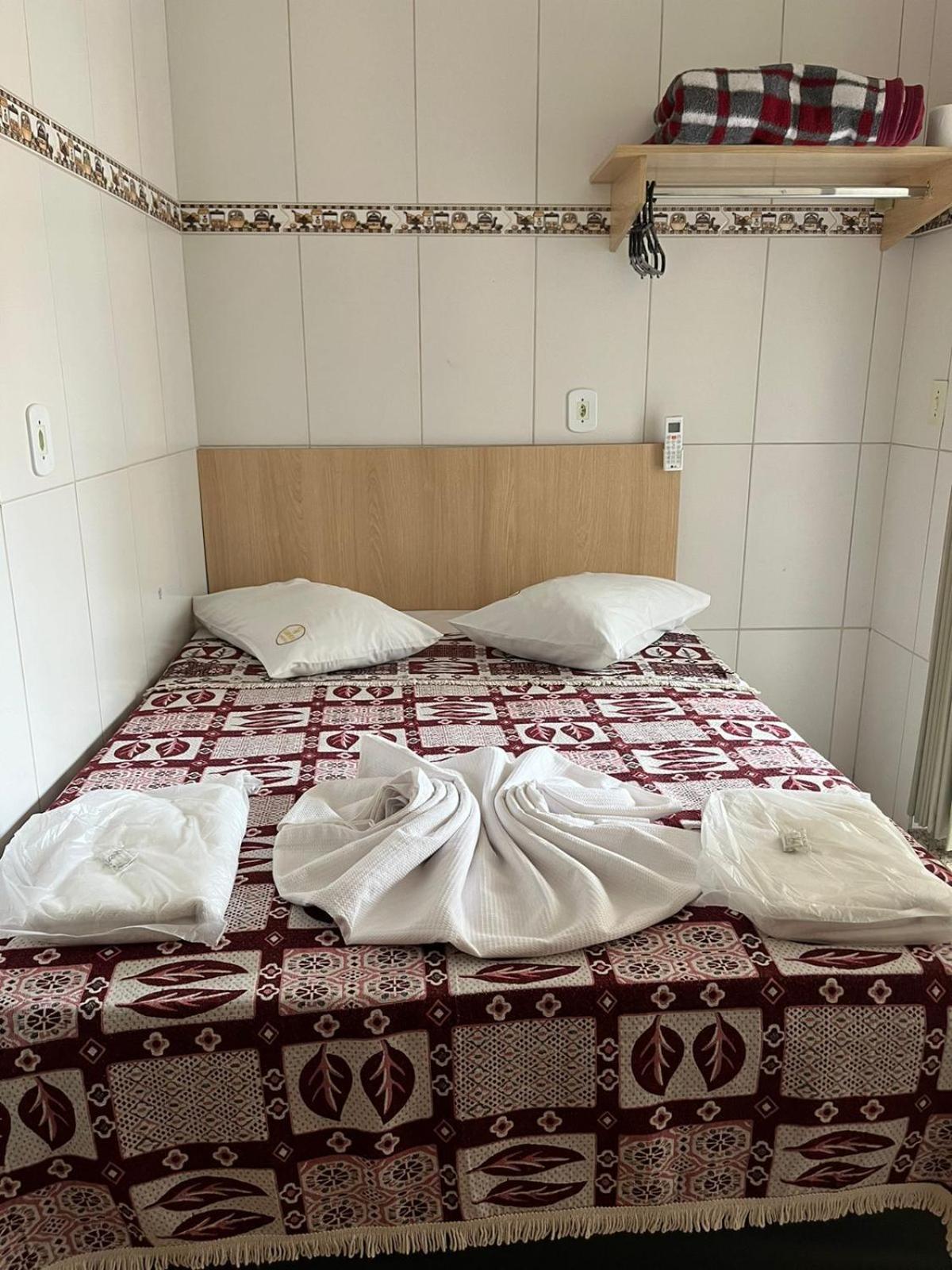 Pousada Soares Aparecida  Quarto foto